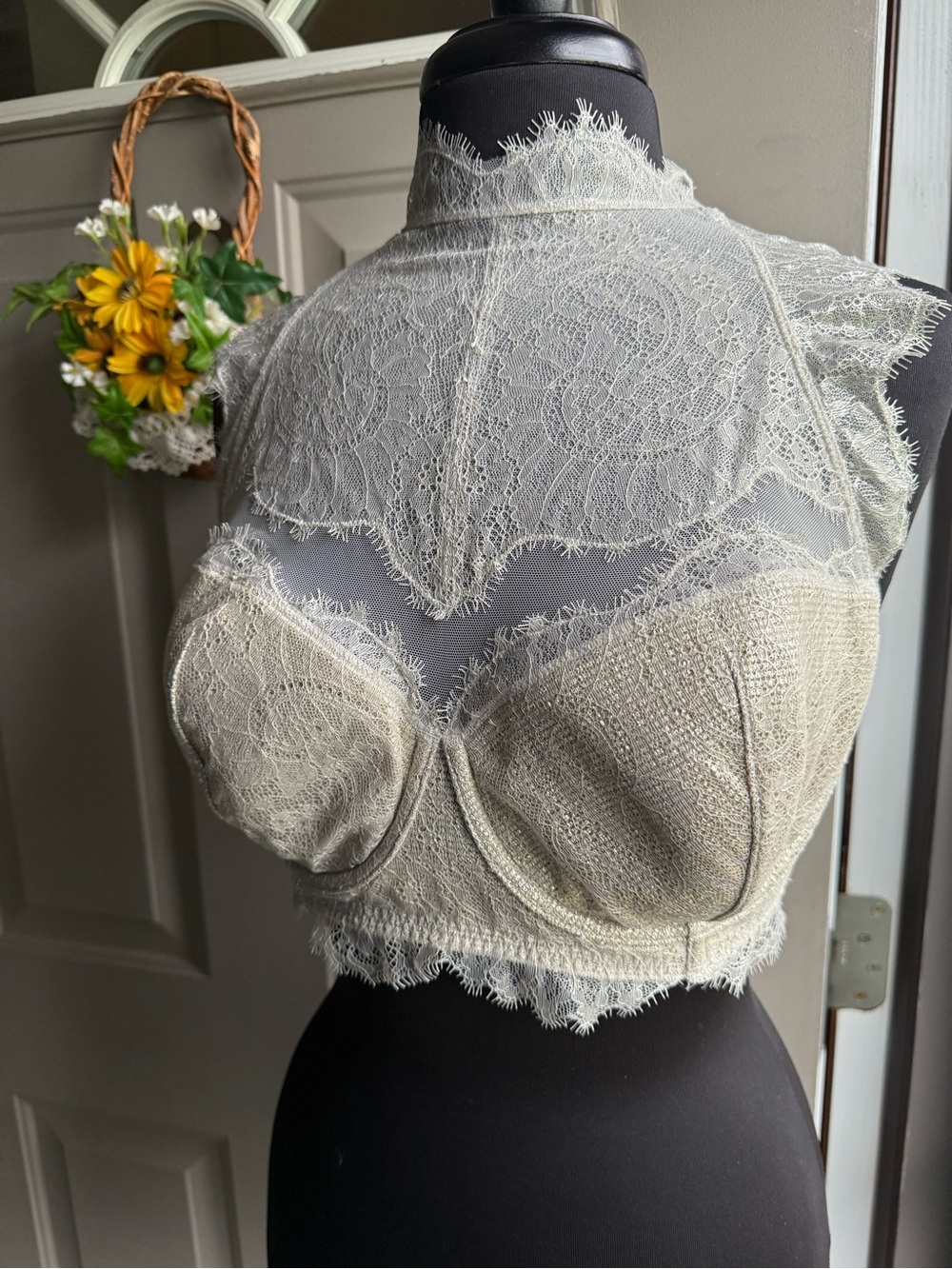 NWT Victoria’s Secret Dream Angels gold lined demi bra , size 38D